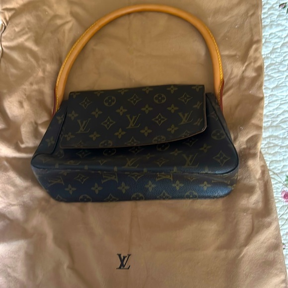 Louis Vuitton Monogram Mini Looping - Picture 1 of 6